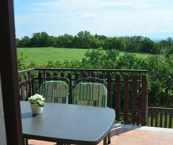 Apartma Louis Dutovlje